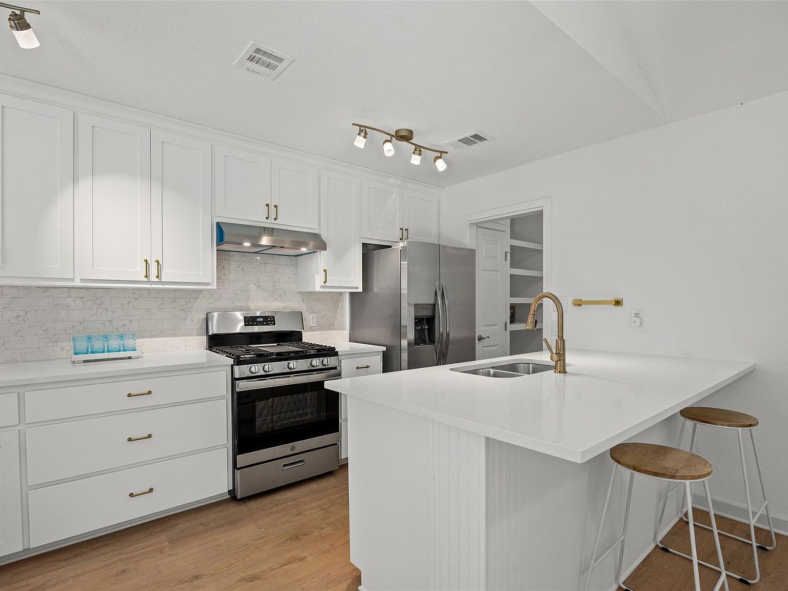 5500 Stuart Cir Austin, TX 78721 - Thumbnail 5