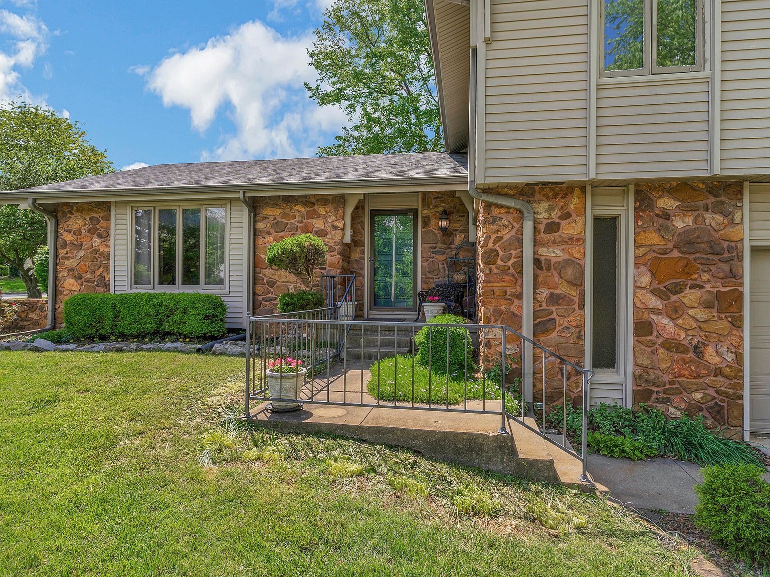 2941 S Versailles Ave Springfield, MO 65804 - Thumbnail 5