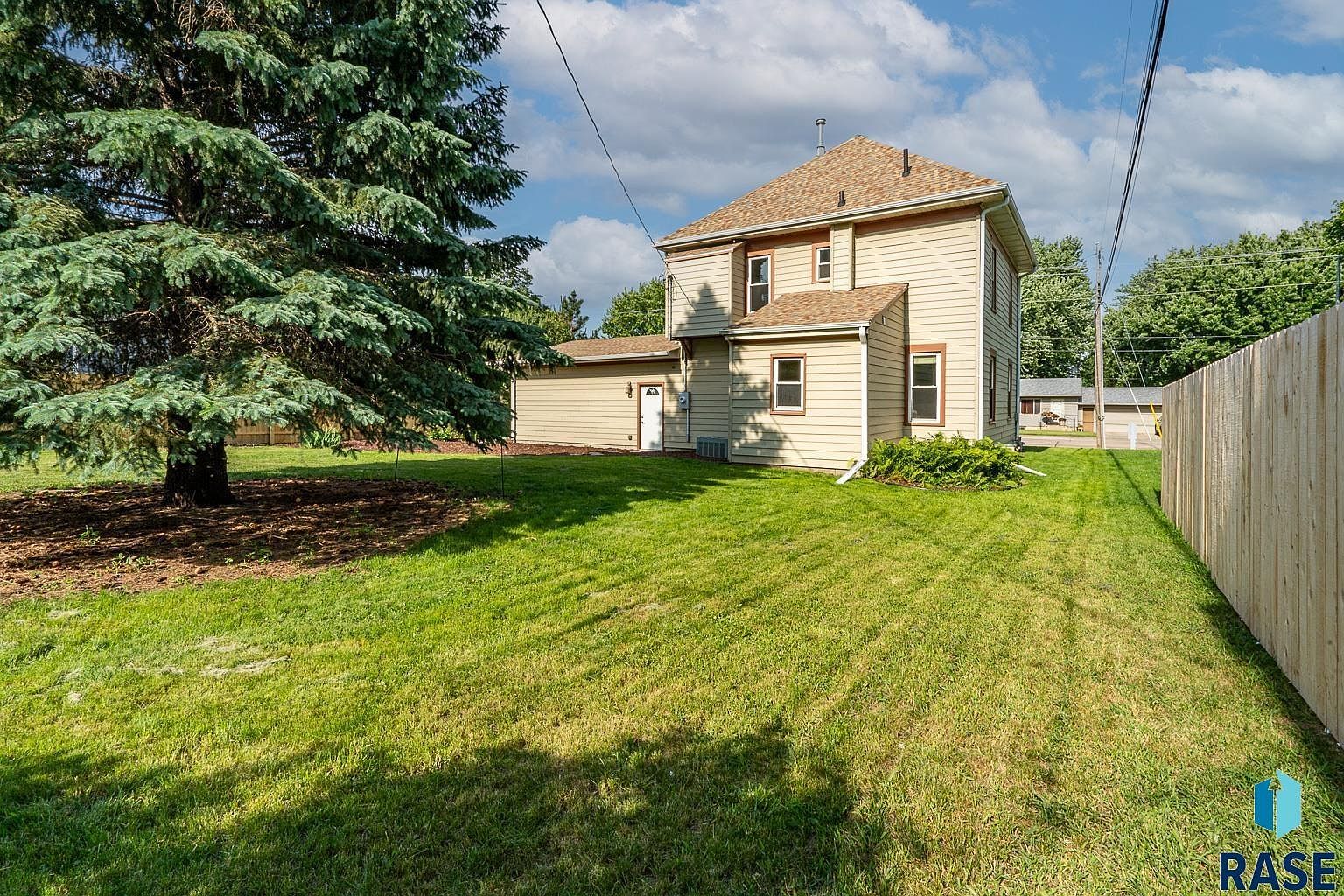 108 S Sycamore Ave Sioux Falls, SD 57110 - Thumbnail 5