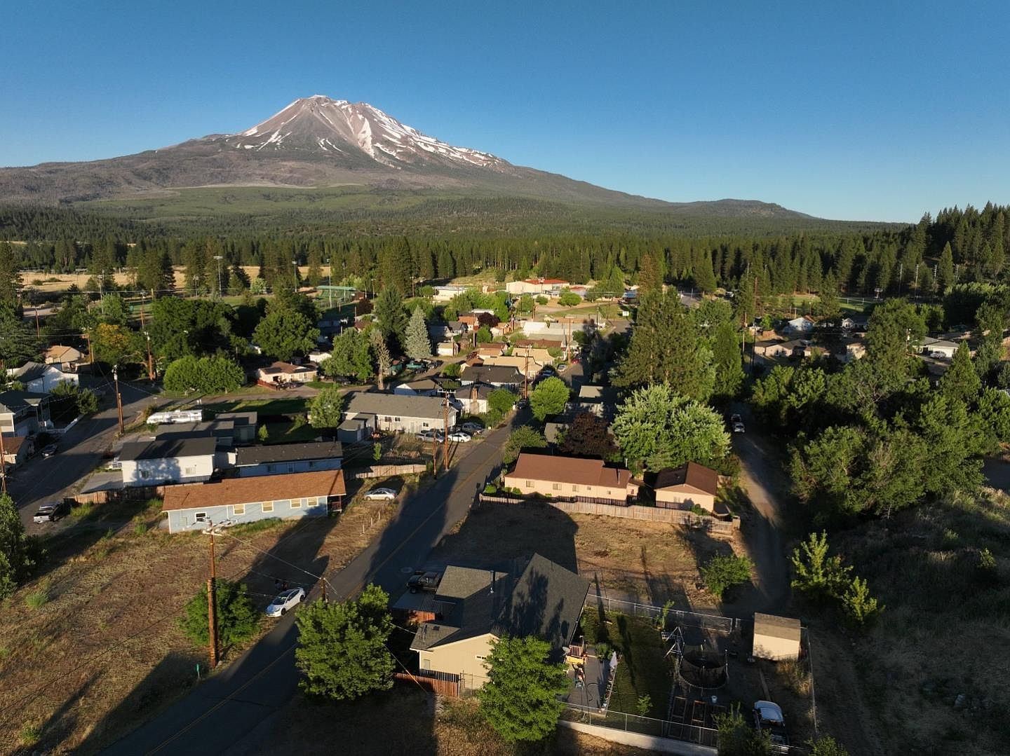 563 Shasta Ave Weed, CA 96094 - Thumbnail 5