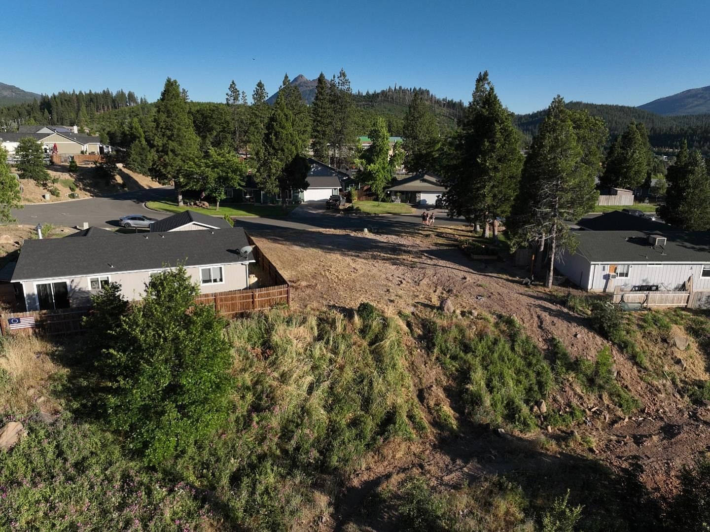 306 Woodridge Ct Weed, CA 96094 - Thumbnail 5