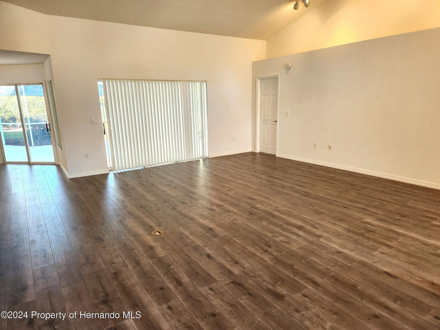 9405 Ashley Dr Weeki Wachee, FL 34613 - Thumbnail 5