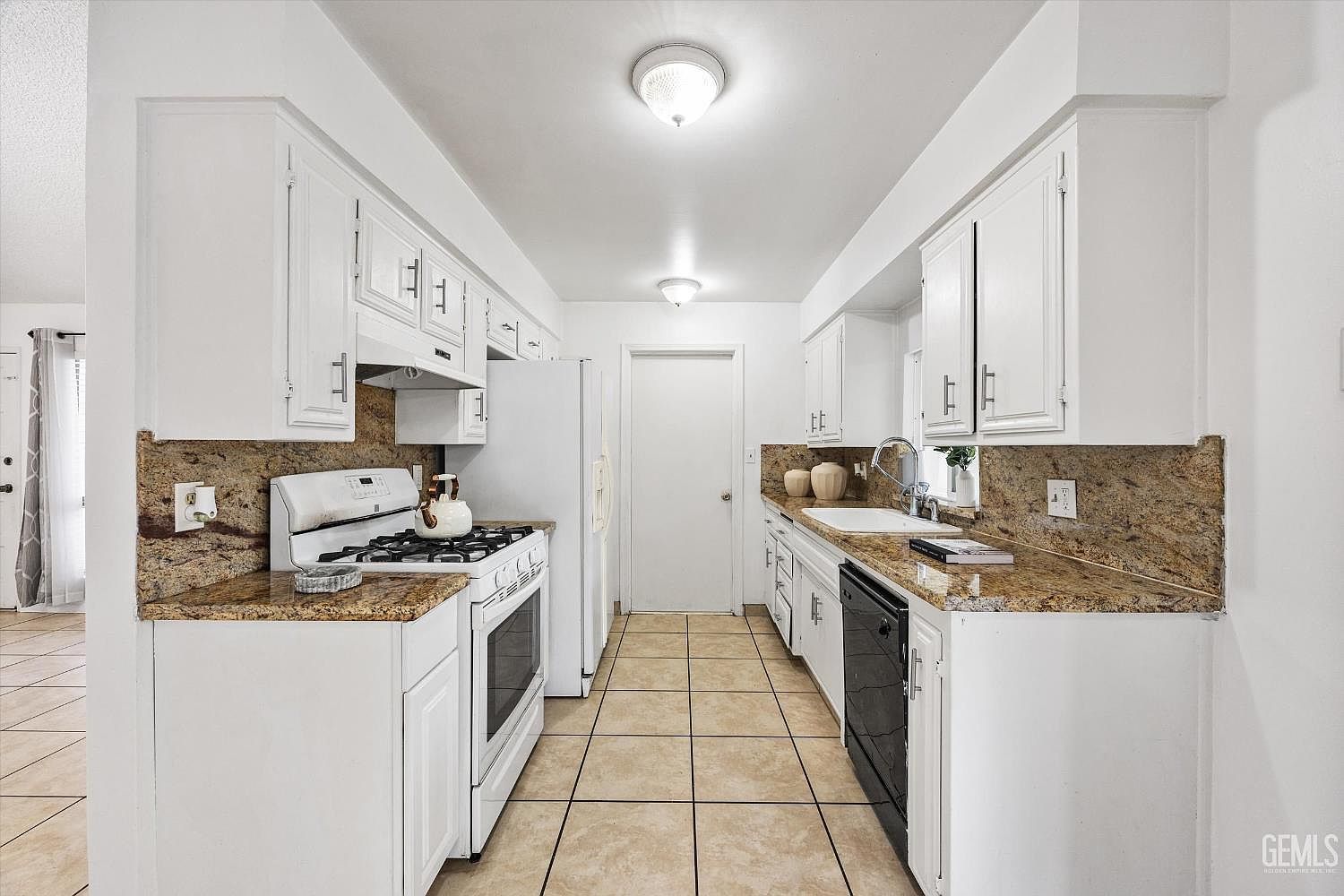 4605 Parkwood Ct Bakersfield, CA 93309 - Thumbnail 5