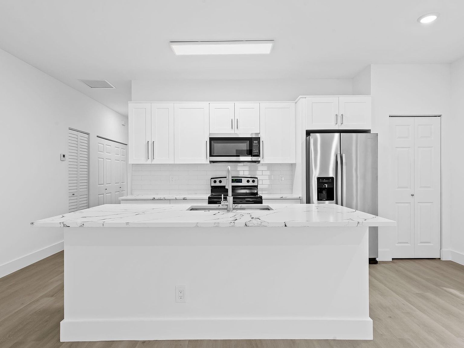 2810 NW 7th St Fort Lauderdale, FL 33311 - Thumbnail 5