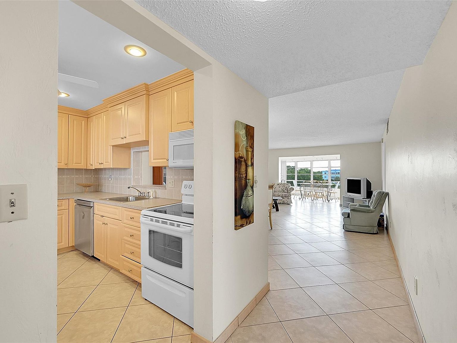 4000 NW 44th Ave APT 401 Lauderdale Lakes, FL 33319 - Thumbnail 5