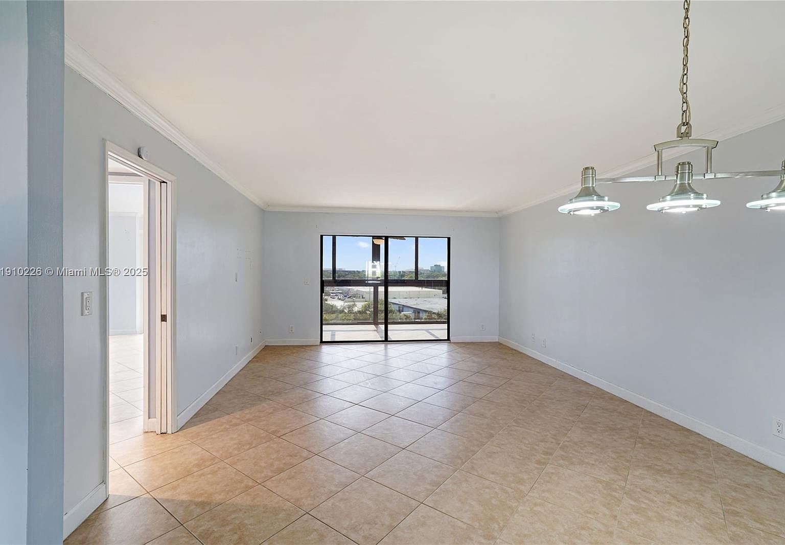 2206 S Cypress Bend Dr APT 801 Pompano Beach, FL 33069 - Thumbnail 5