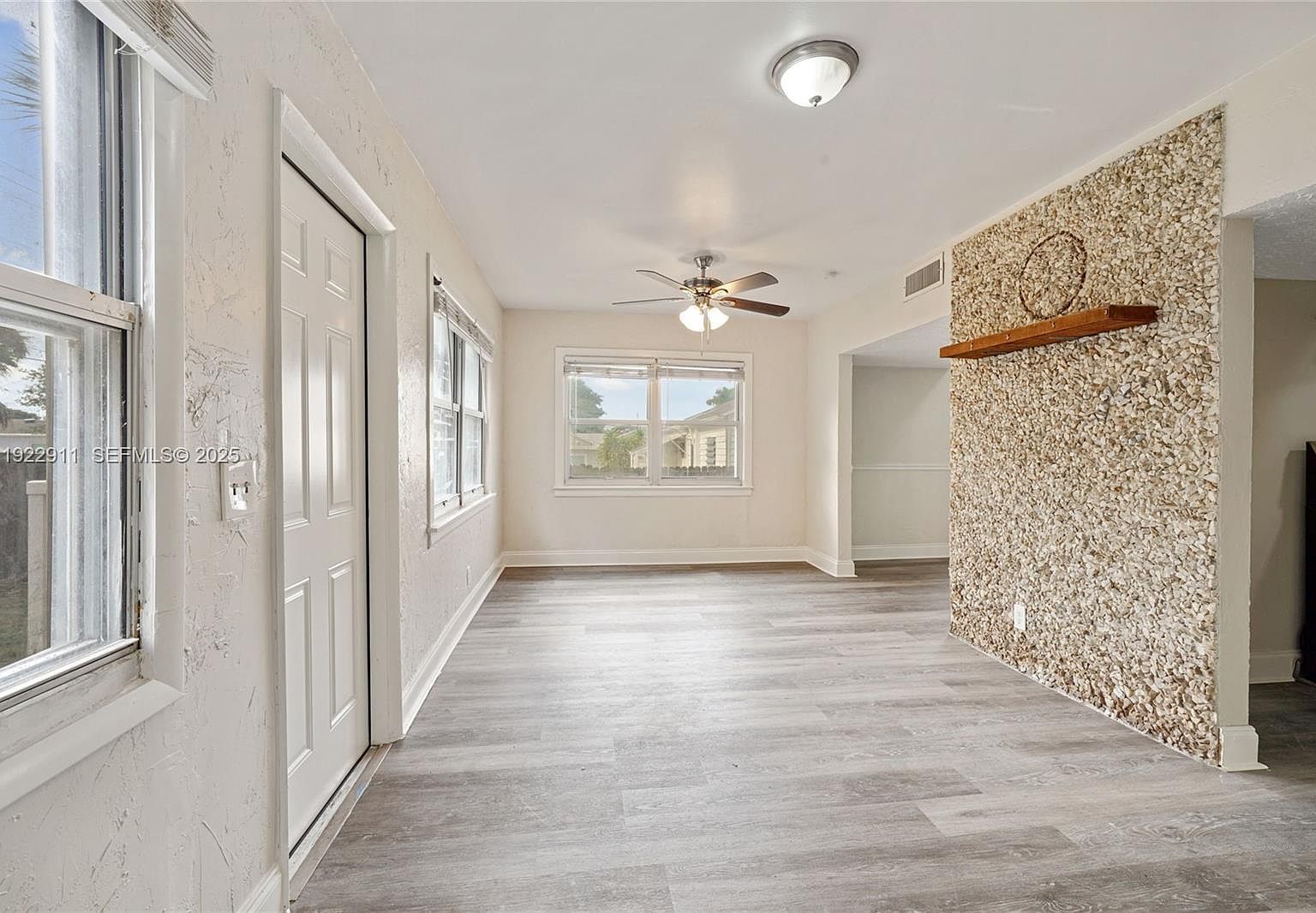 810 Ridgewood Dr West Palm Beach, FL 33405 - Thumbnail 5