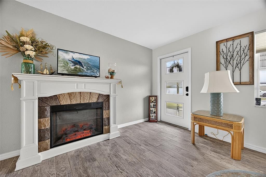 226 Spring Lake Blvd NW Port Charlotte, FL 33952 - Thumbnail 5