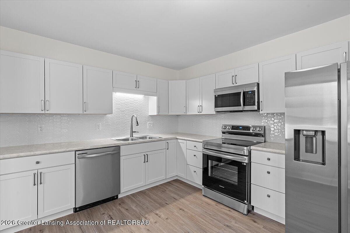 2011 E Provincial House Dr Lansing, MI 48910 - Thumbnail 5