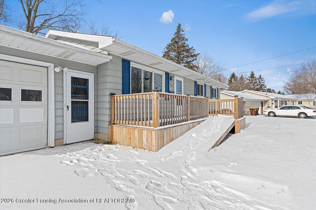 905 N Oakland St Saint Johns, MI 48879 - Thumbnail 5