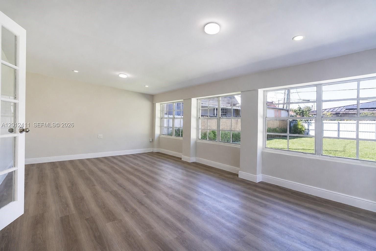 395 W 39th Pl Hialeah, FL 33012 - Thumbnail 5