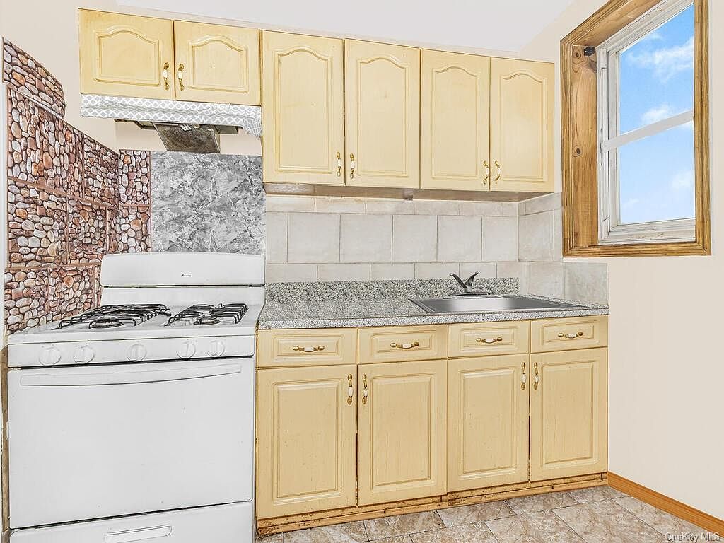 1893 Longfellow Ave Bronx, NY 10460 - Thumbnail 5