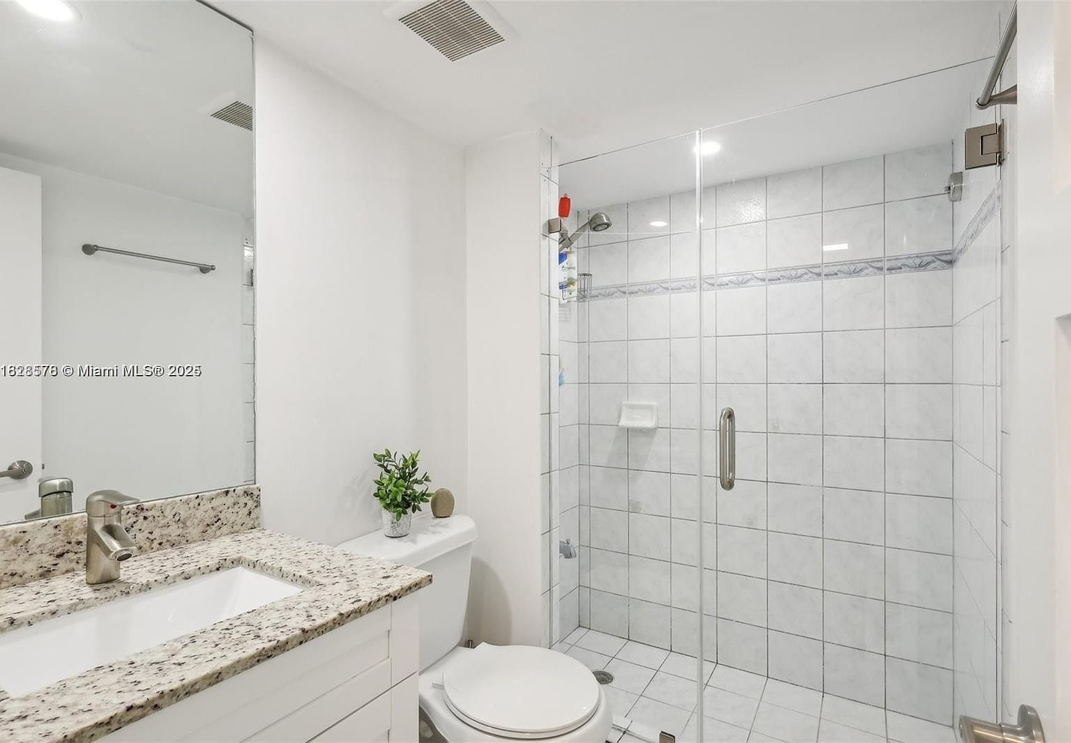 2401 Collins Ave APT 1011 Miami Beach, FL 33140 - Thumbnail 5