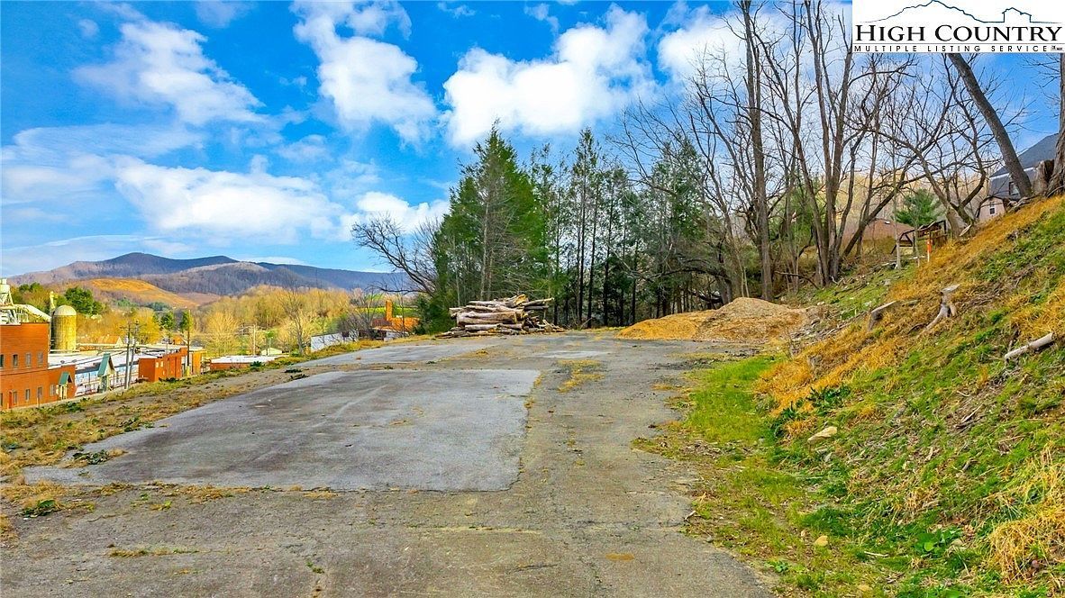 E Hamilton St West Jefferson, NC 28694 - Thumbnail 5