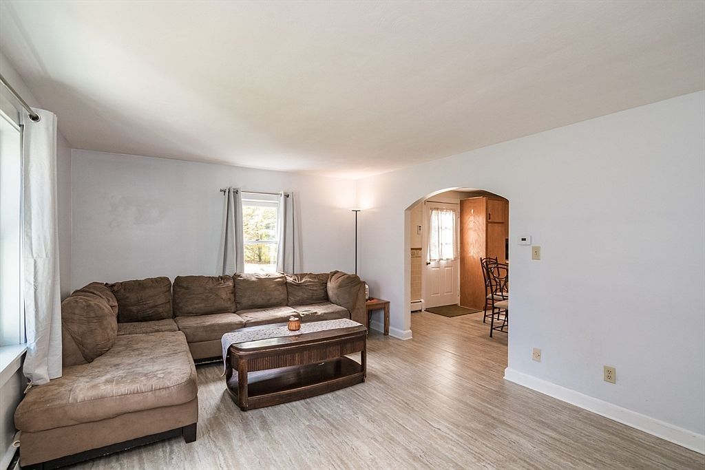 82 Comins Pond Rd Warren, MA 01083 - Thumbnail 5