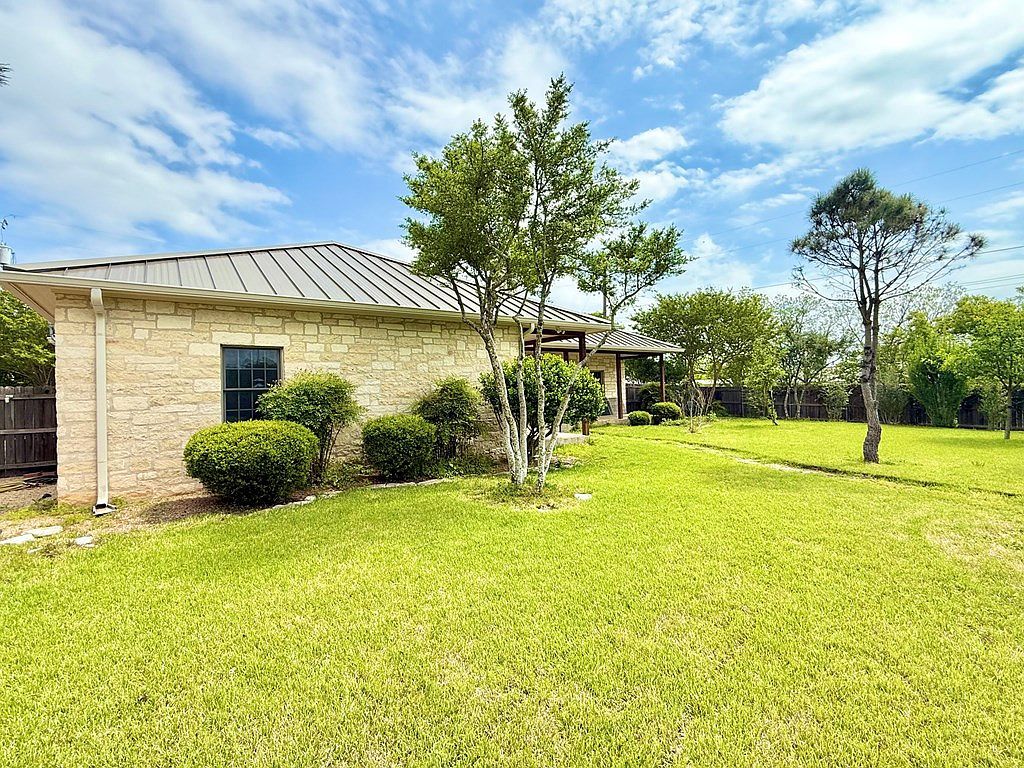 802 Avenue C Fredericksburg, TX 78624 - Thumbnail 5