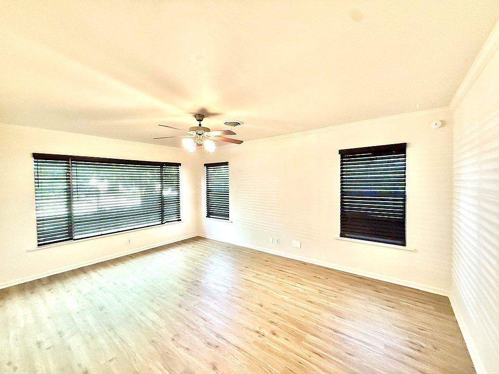 613 Harper St N Kerrville, TX 78028 - Thumbnail 5