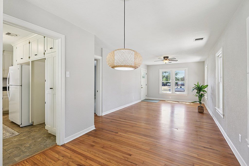 924 Barnett St Kerrville, TX 78028 - Thumbnail 5