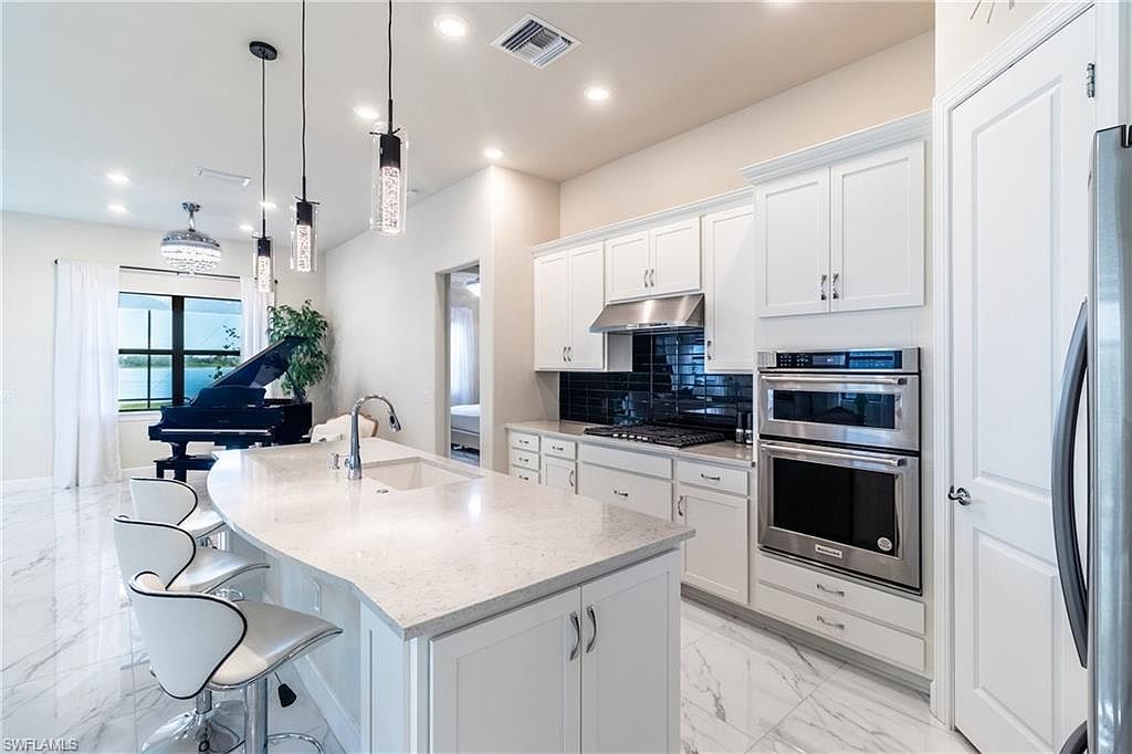 19724 Aqua View Ln Fort Myers, FL 33913 - Thumbnail 5