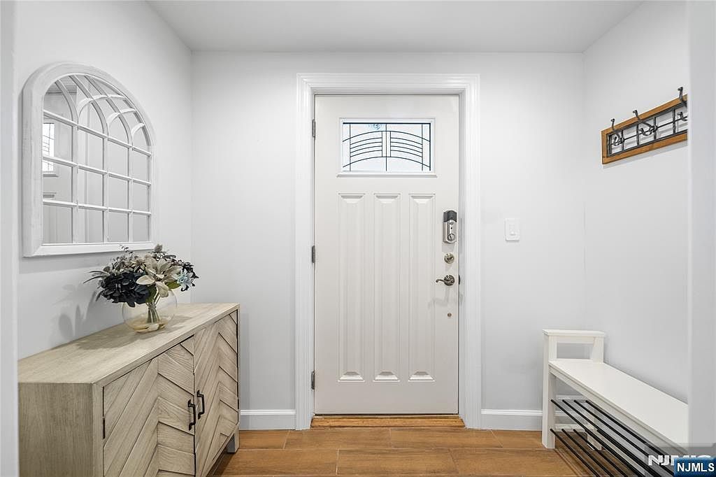 322 E Midland Ave Paramus, NJ 07652 - Thumbnail 5