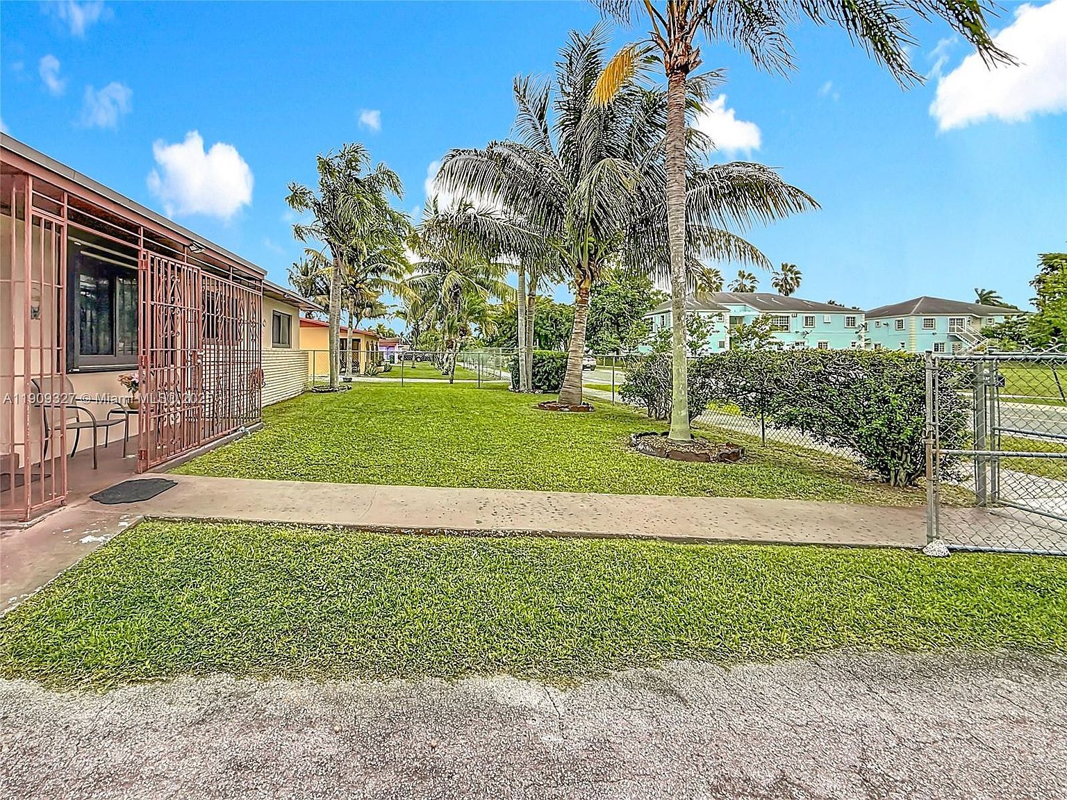 748 NW 2nd St Florida City, FL 33034 - Thumbnail 5