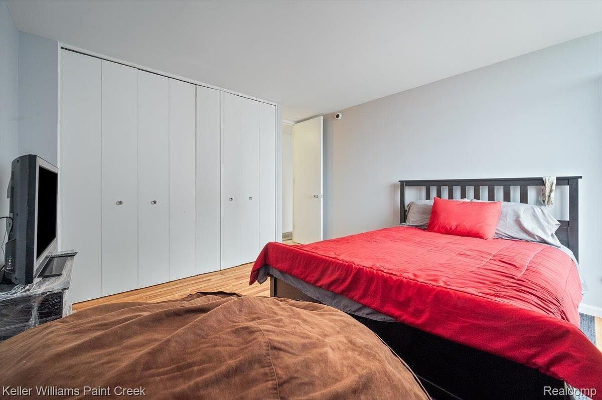 8200 E Jefferson Ave APT 1802 Detroit, MI 48214 - Thumbnail 5