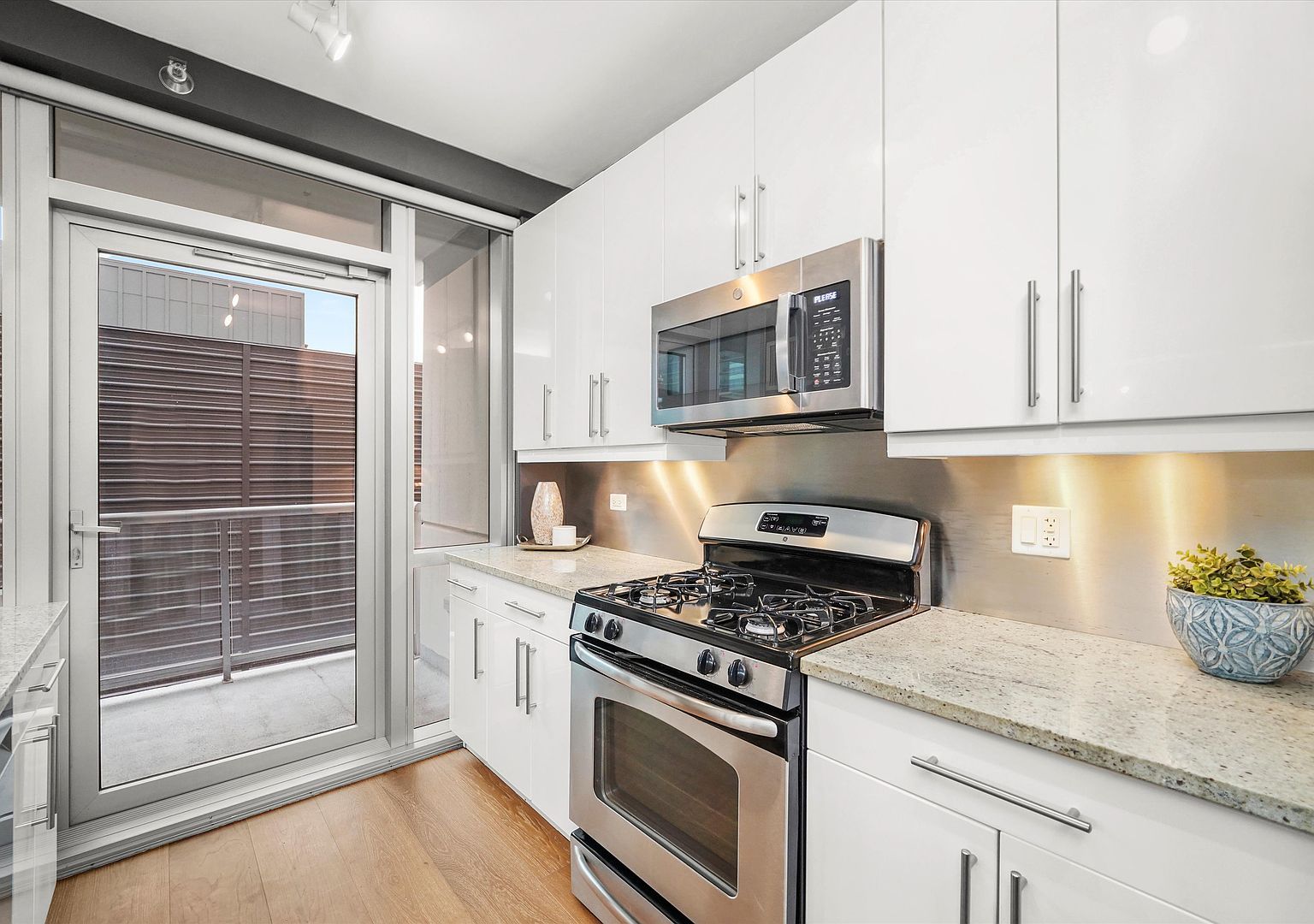 125 S Green St APT 806A Chicago, IL 60607 - Thumbnail 5