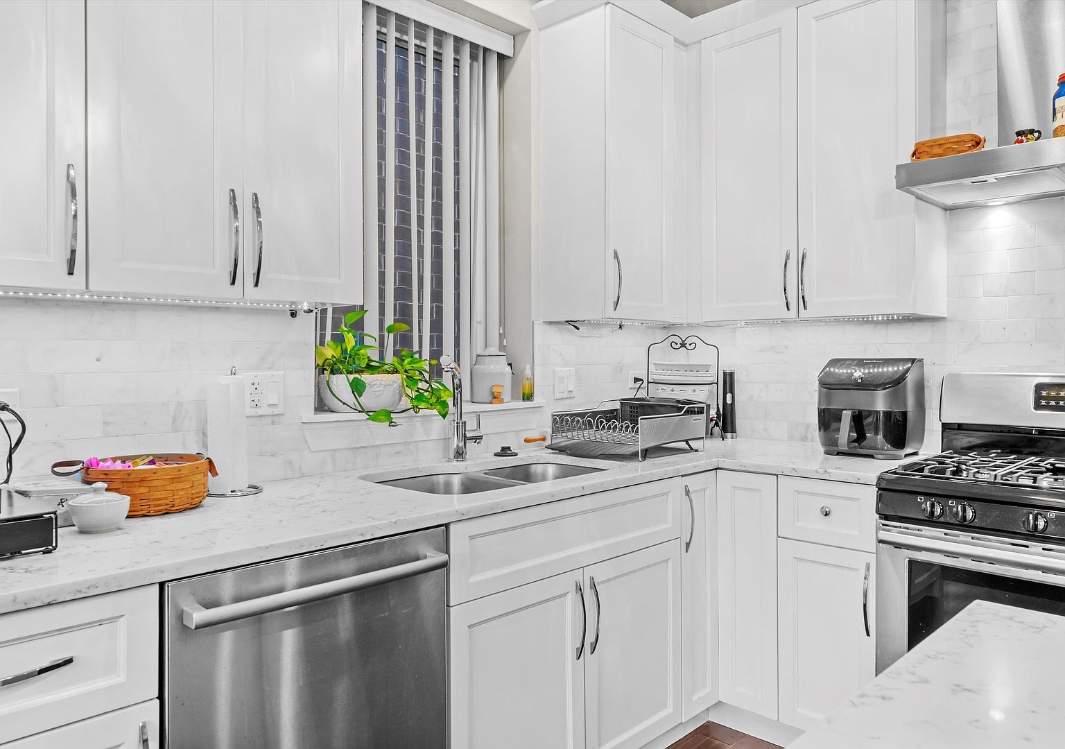 3215 N Elston Ave APT 1N Chicago, IL 60618 - Thumbnail 5