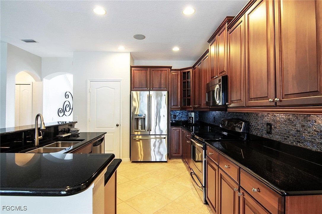 2550 Verdmont Ct Cape Coral, FL 33991 - Thumbnail 5