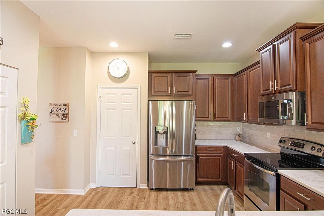 2527 Blackburn Cir Cape Coral, FL 33991 - Thumbnail 5