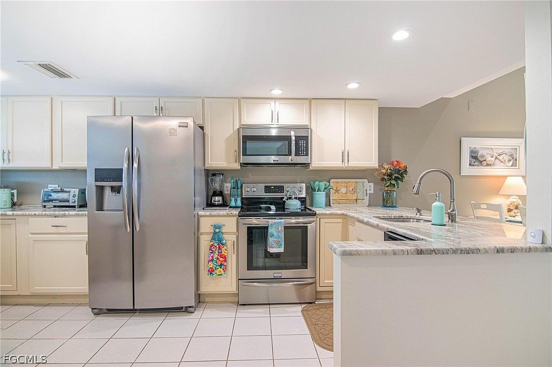 3711 Del Prado Blvd S APT 8 Cape Coral, FL 33904 - Thumbnail 5