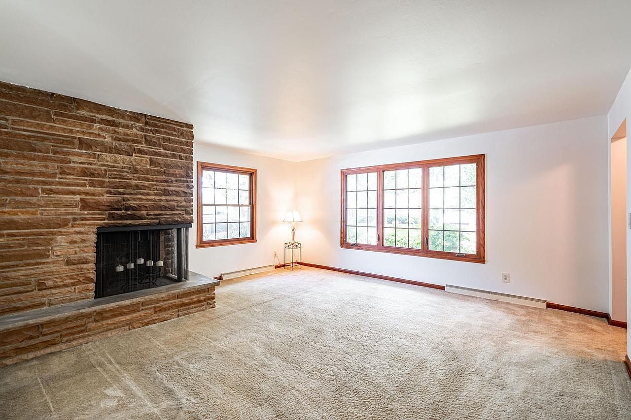 7769 N Delta Pl Milwaukee, WI 53223 - Thumbnail 5