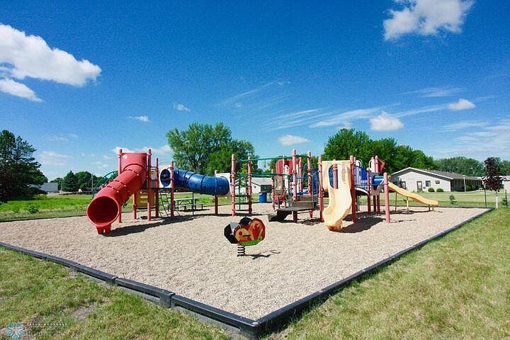 104 Pine Dr Hankinson, ND 58041 - Thumbnail 5