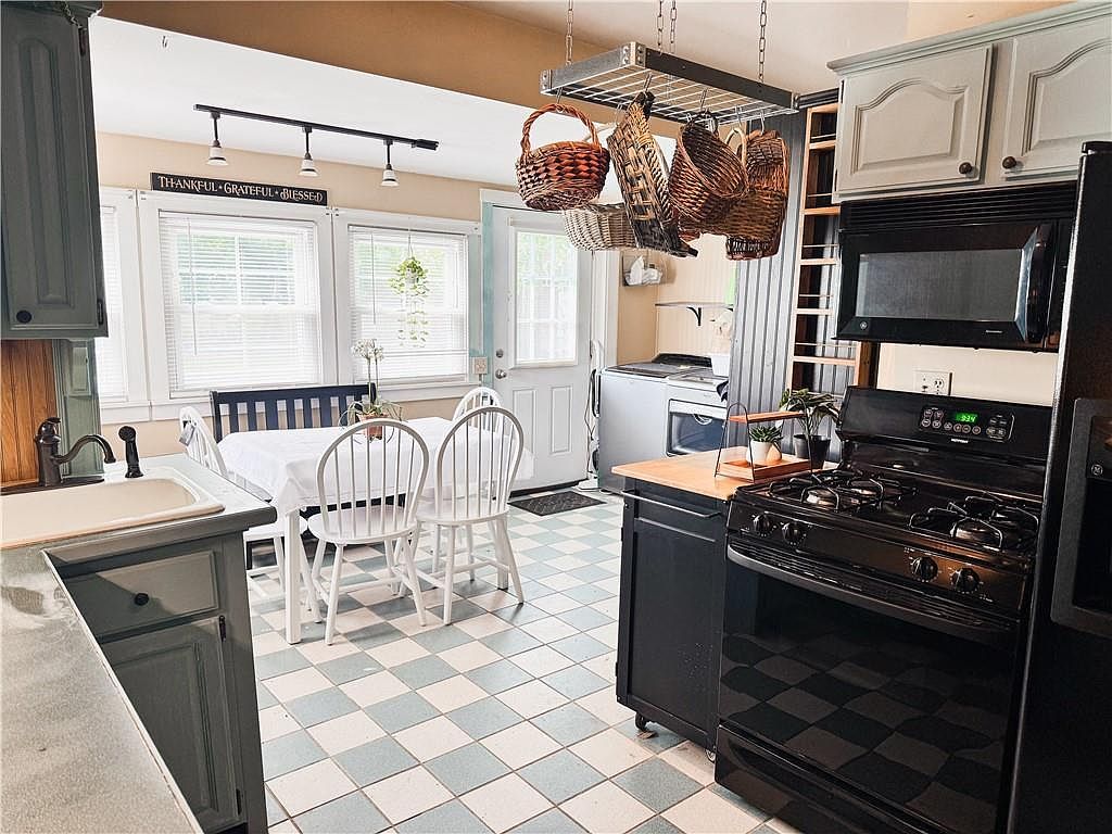 27 Matteson St Coventry, RI 02816 - Thumbnail 5