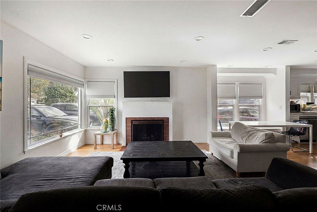 860 N Grand St Orange, CA 92867 - Thumbnail 5