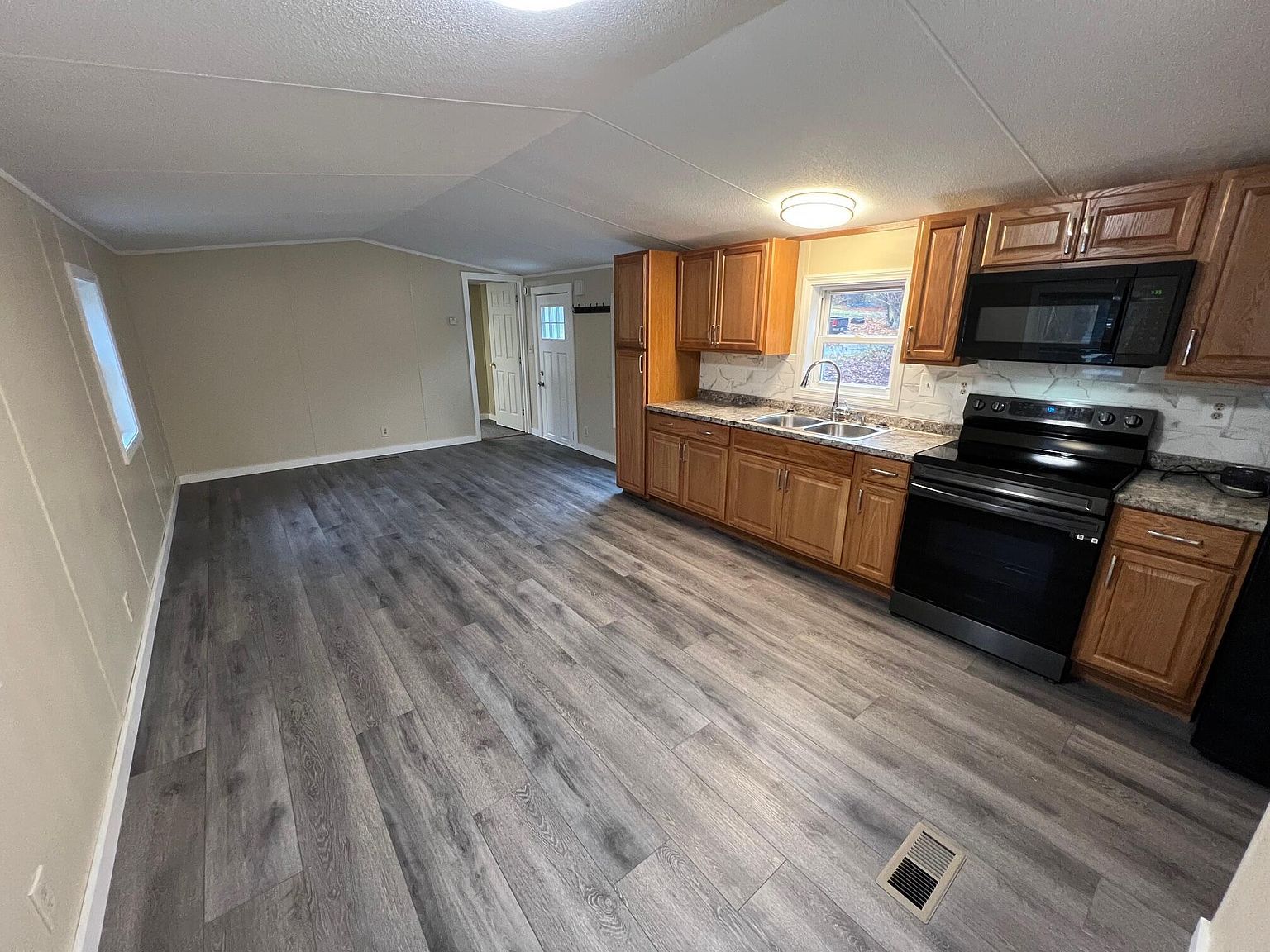 13 Sanford Ave Milo, ME 04463 - Thumbnail 5