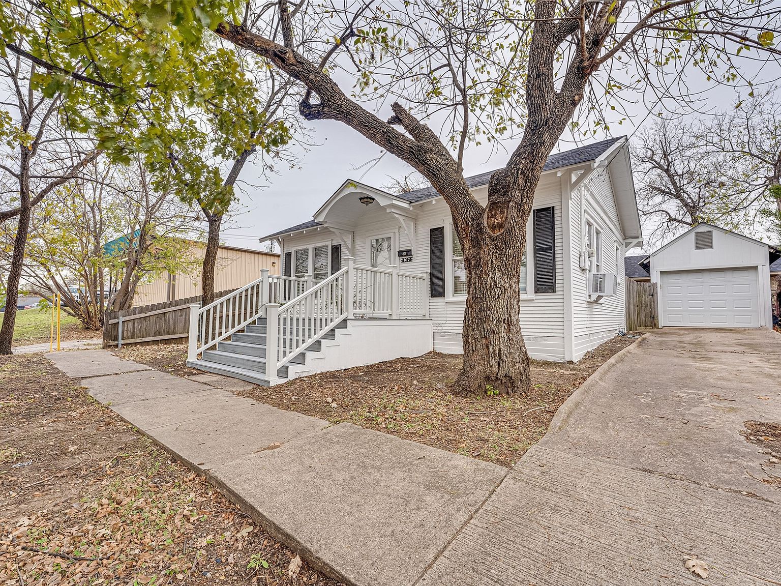 107 N Shawnee St Ennis, TX 75119 - Thumbnail 5