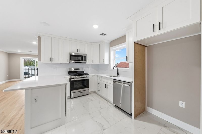 840 Martin St Elizabeth, NJ 07201 - Thumbnail 5