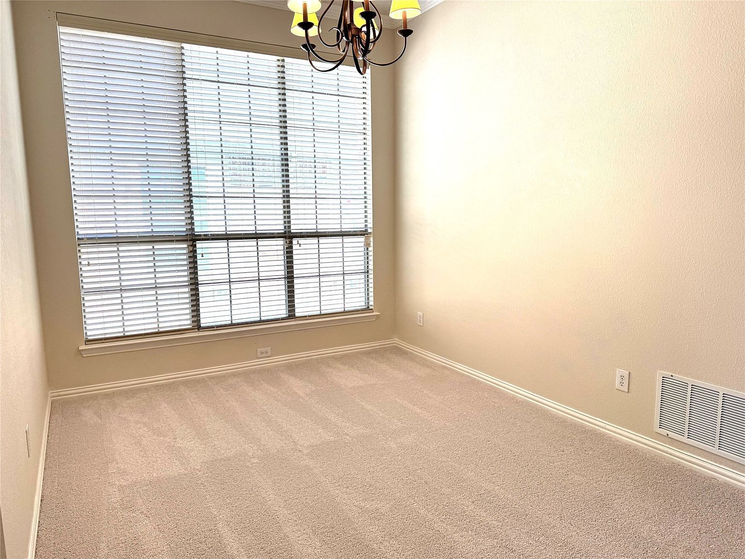 2619 Cove Dr Grand Prairie, TX 75054 - Thumbnail 5