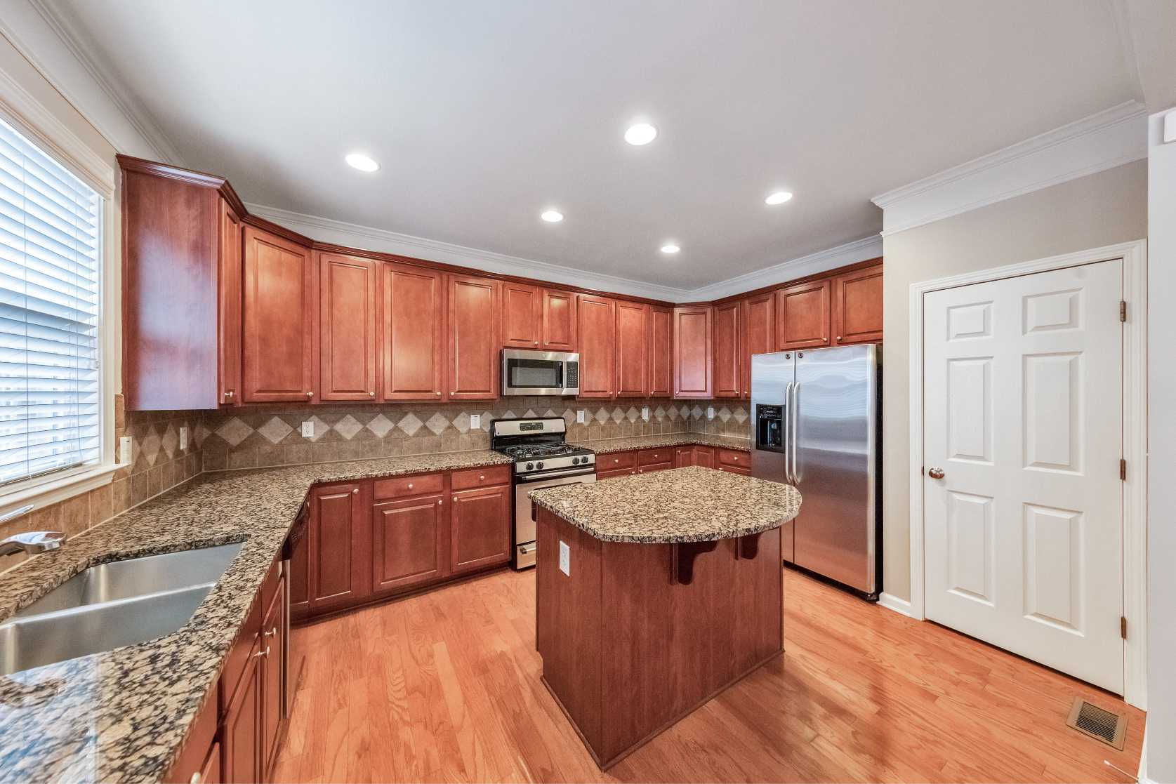 3363 Cumberland Club Drive unit 16, Atlanta, Georgia 30339, USA, GA - Thumbnail 5