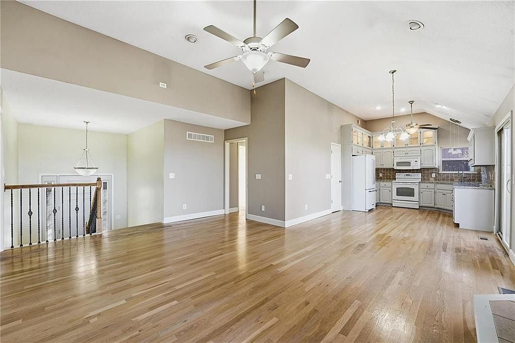 1200 W 10th St Kearney, MO 64060 - Thumbnail 5