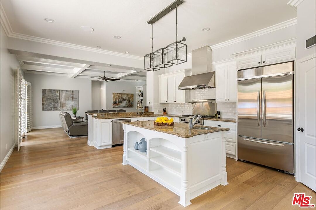 22623 Califa St Woodland Hills, CA 91367 - Thumbnail 5