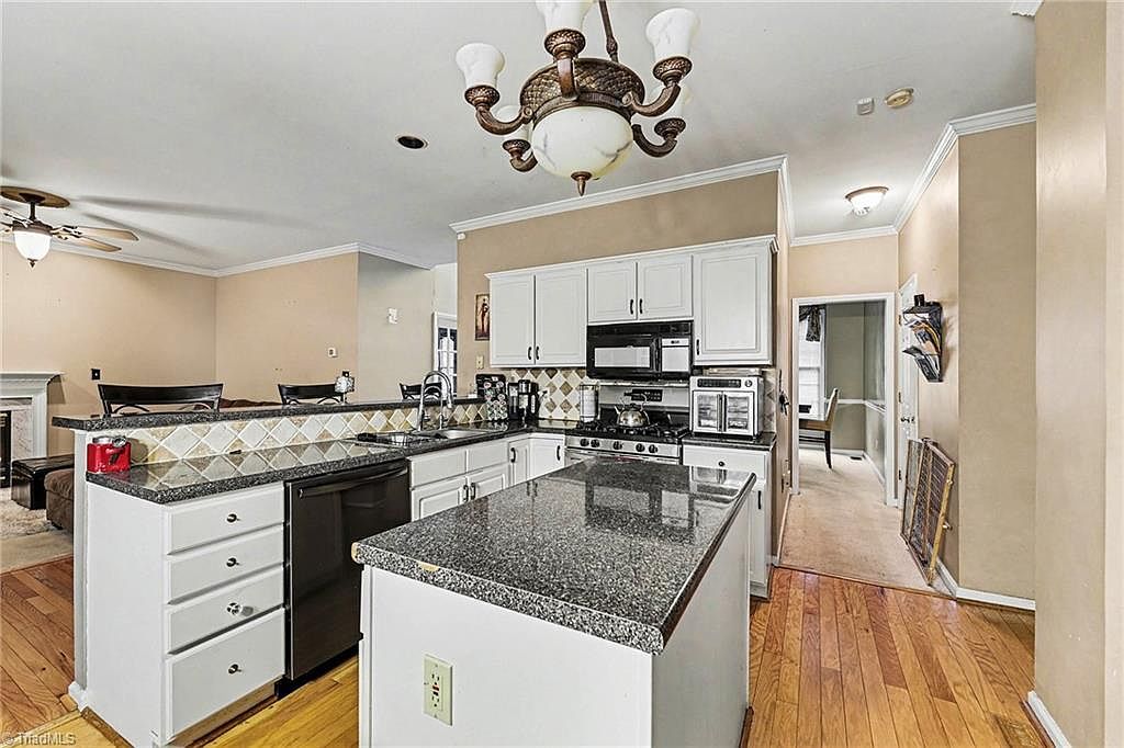 4008 Deerfield St High Point, NC 27265 - Thumbnail 5