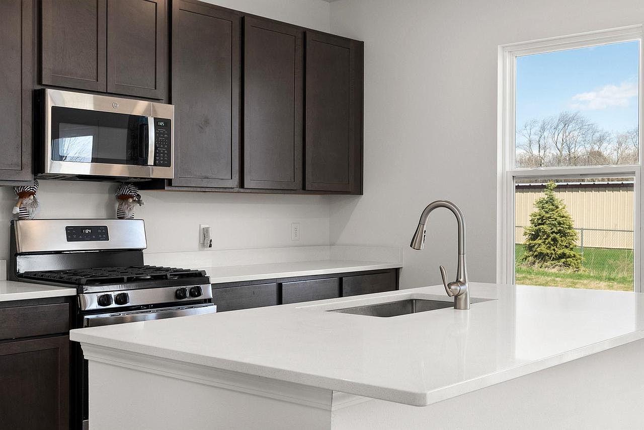 708 Narvik Cir Stoughton, WI 53589 - Thumbnail 5