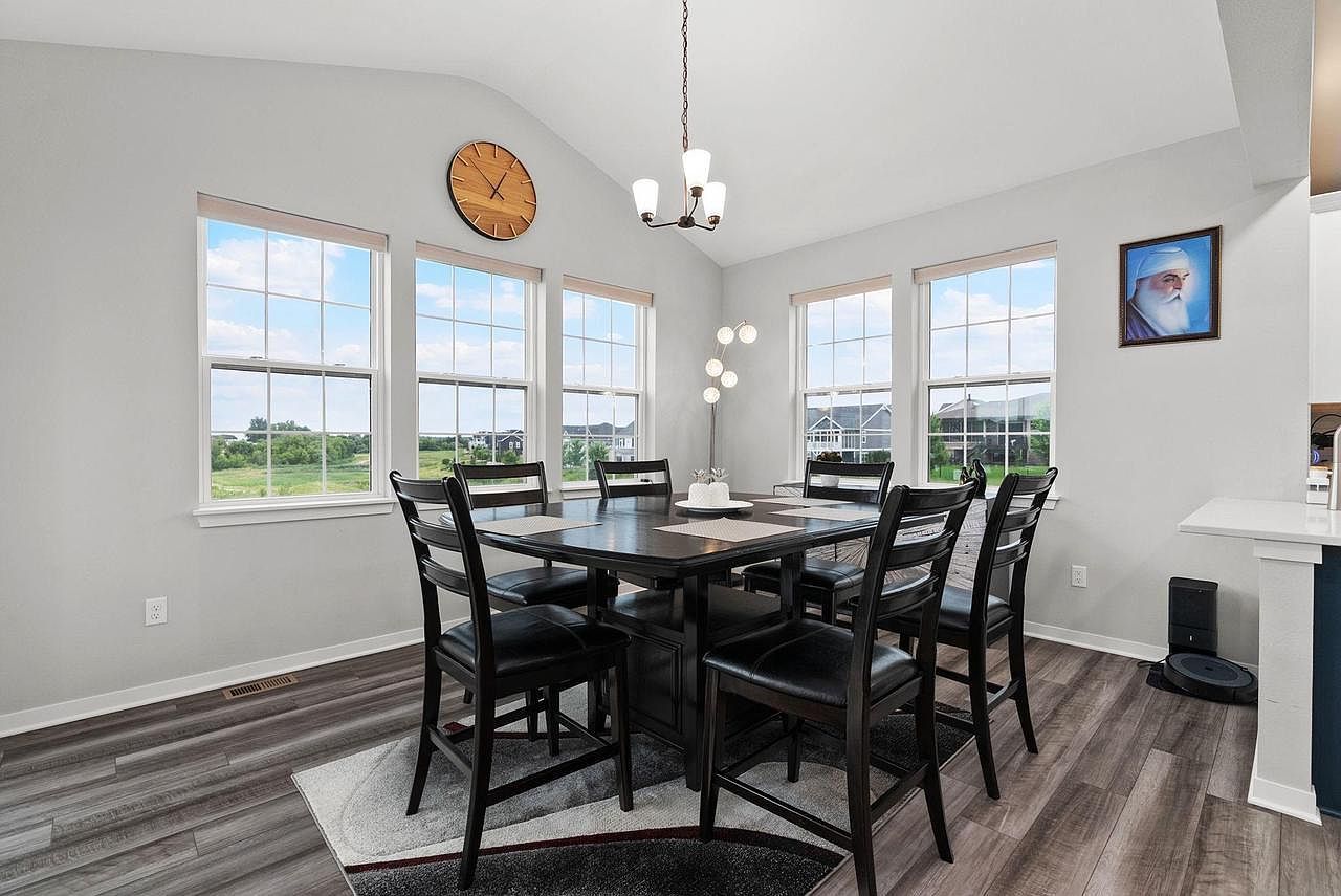 2260 Lonnie Ln Sun Prairie, WI 53590 - Thumbnail 5