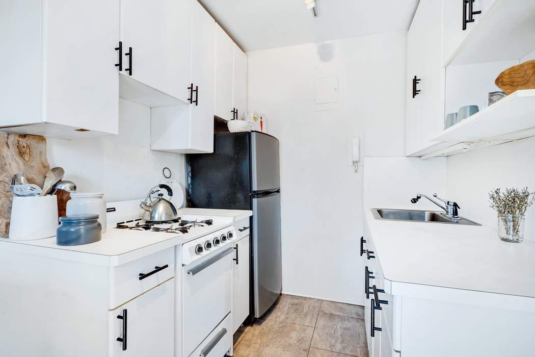 301 East 63rd Street, New York, NY, USA, 10065 - Thumbnail 5