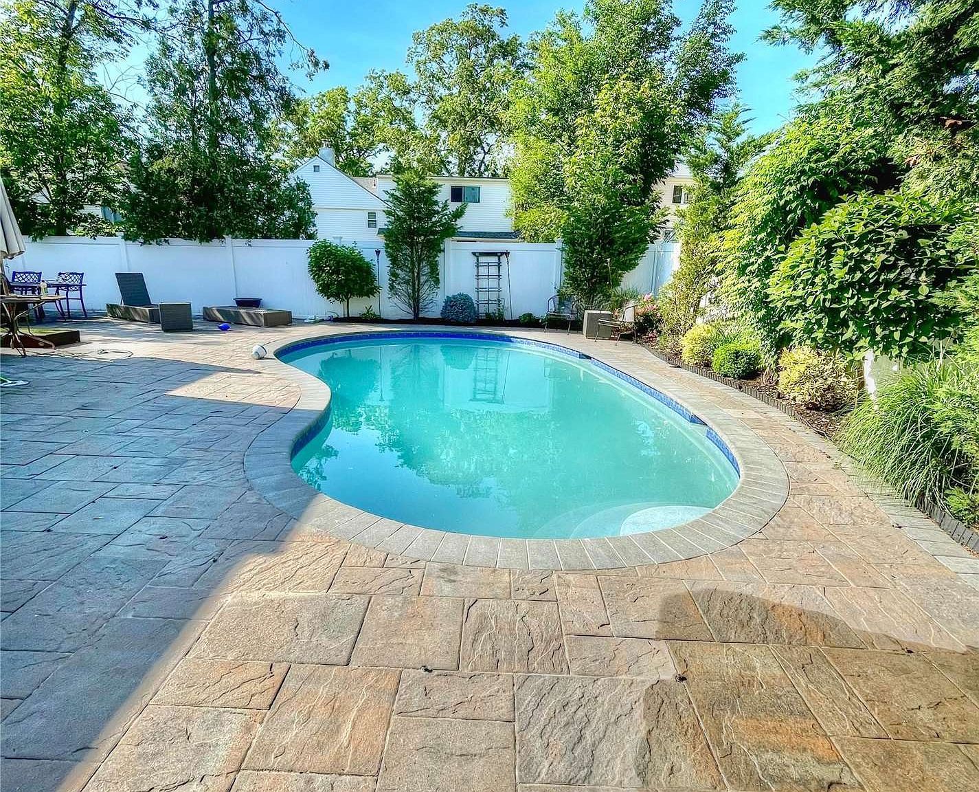 266 Thompson Ave Oceanside, NY 11572 - Thumbnail 5