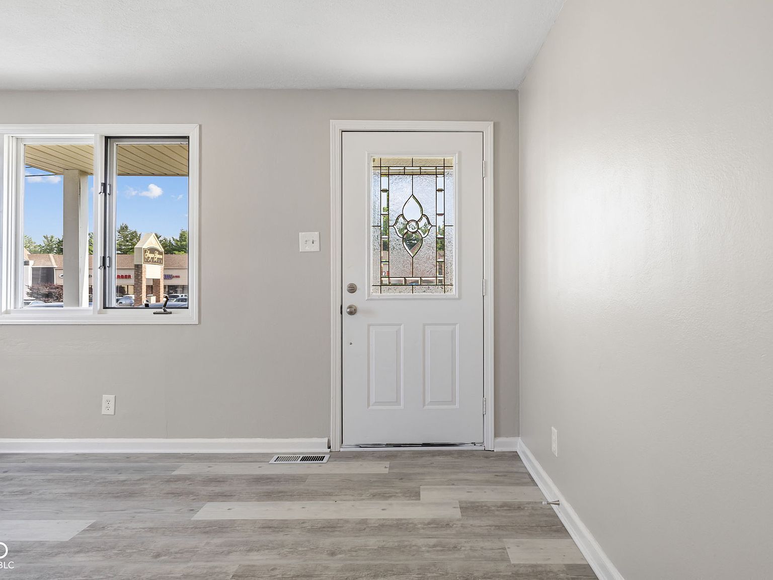 4749 W Smith Valley Rd Greenwood, IN 46142 - Thumbnail 5