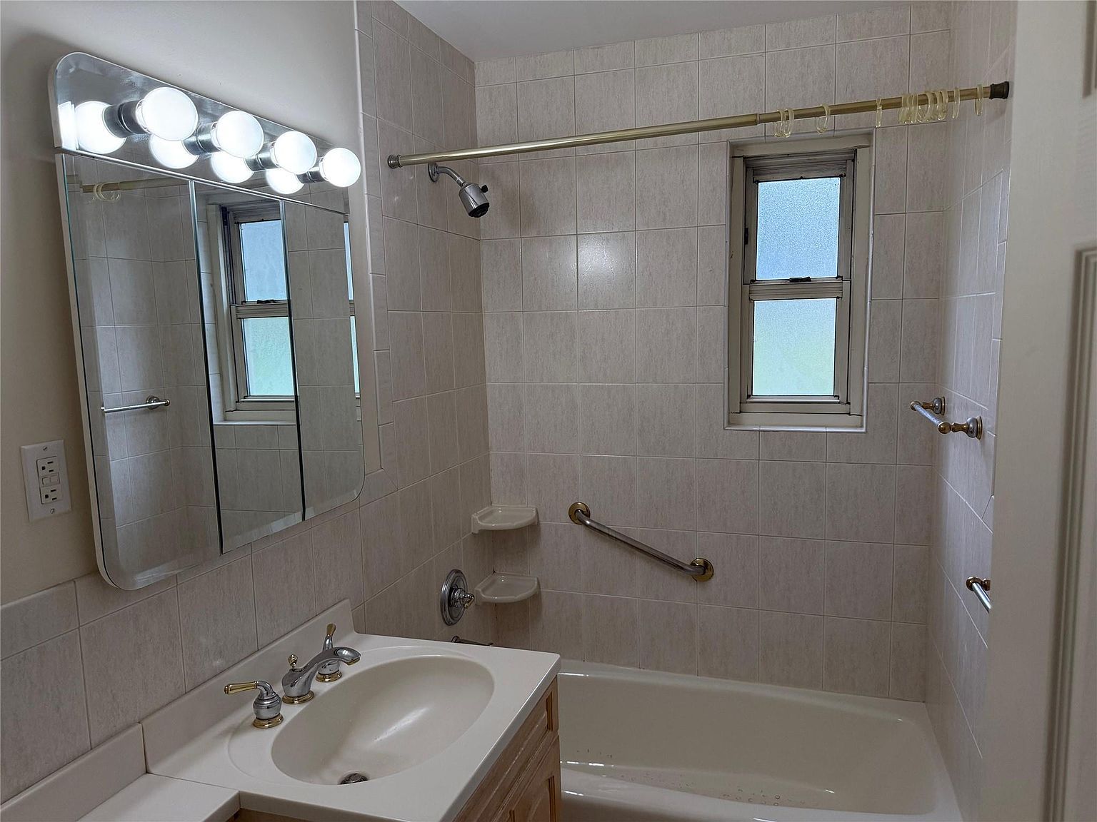 57-03 Marathon Pkwy #250 Little Neck, NY 11362 - Thumbnail 5