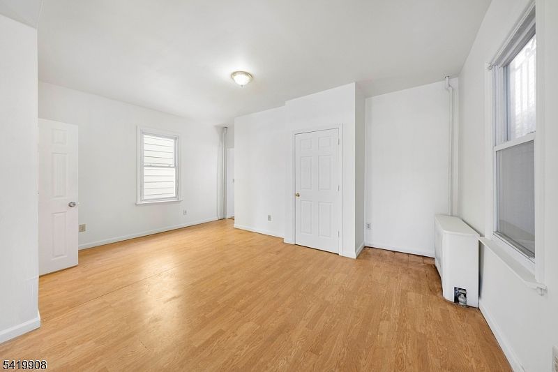 838 Rebecca Pl Elizabeth, NJ 07201 - Thumbnail 5